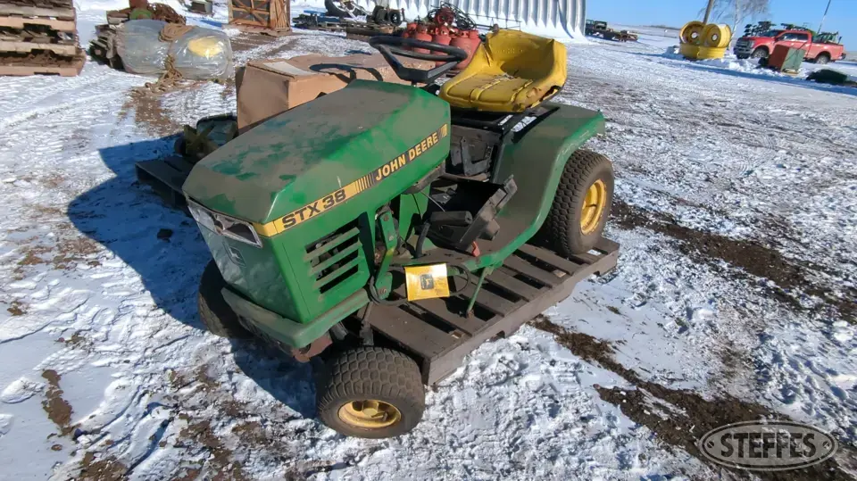 John Deere STX38 Lawn Tractor