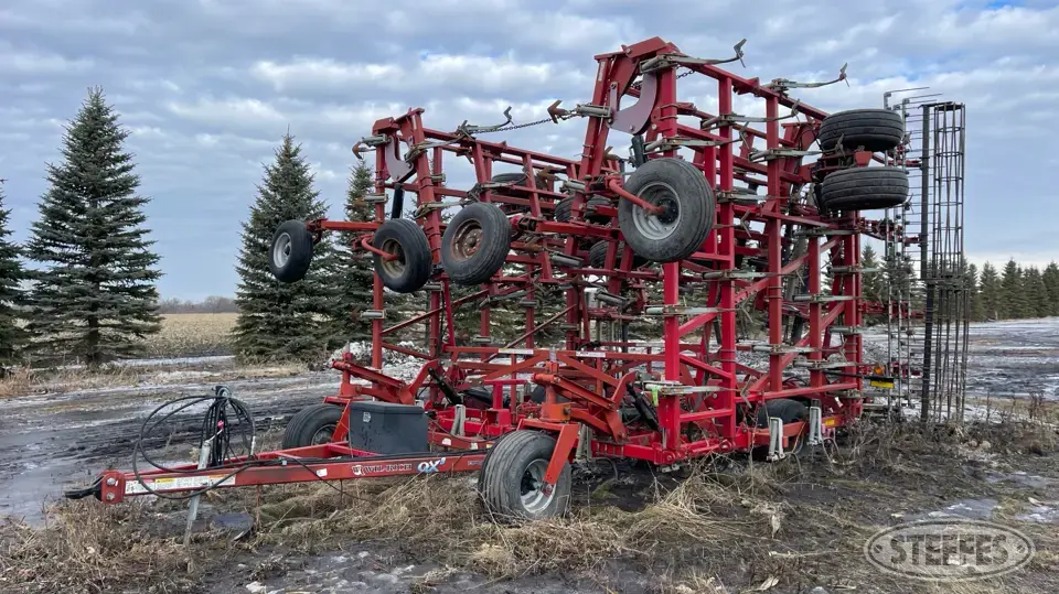 2011 Wil-Rich QX2 Field Cultivator