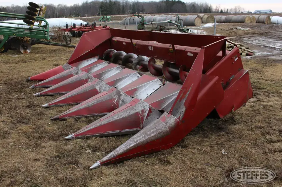 International 963 Corn Head
