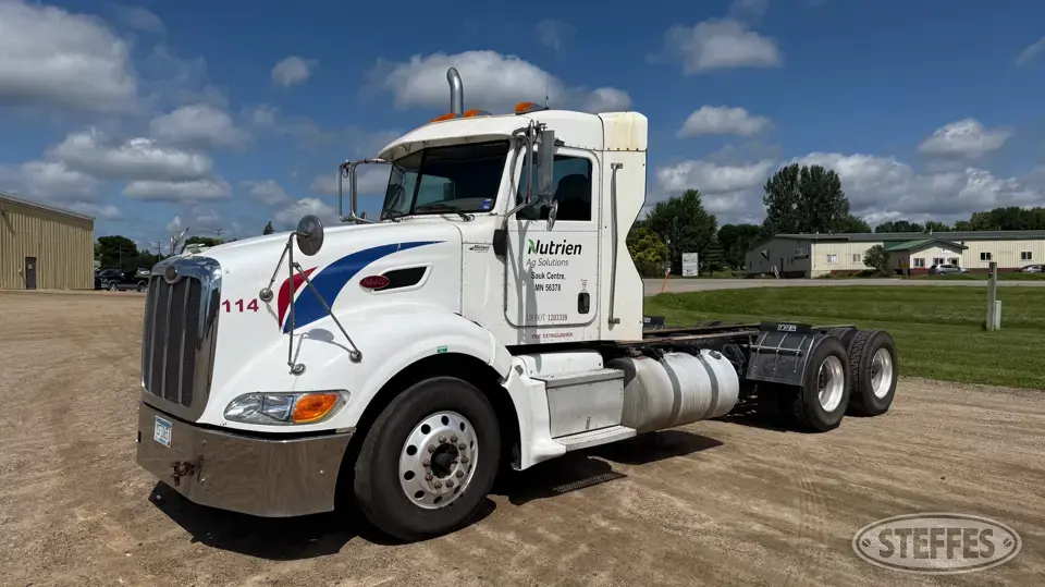 2007 Peterbilt 386 Cab and Chassis Truck