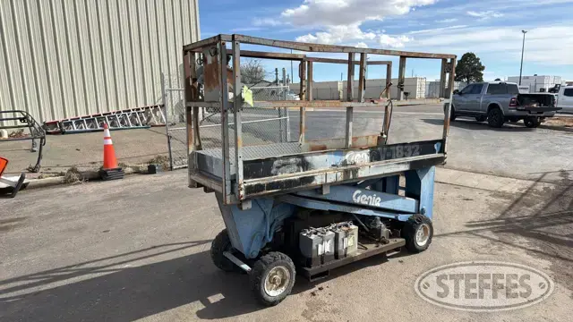 1990 Genie V-1832