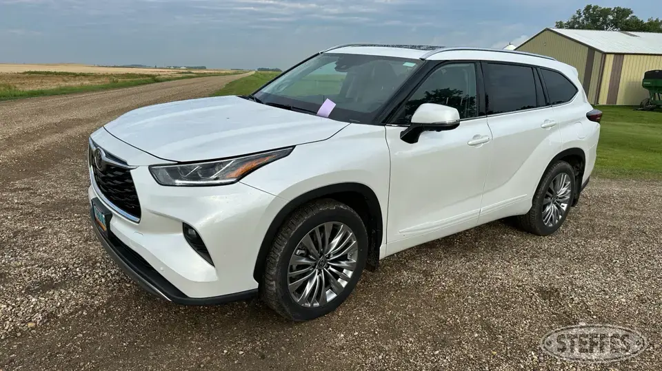 2024 Toyota Highlander Platinum SUV