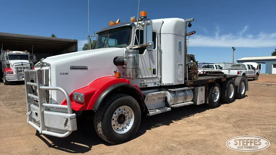 2014 Kenworth T800 Winch Truck