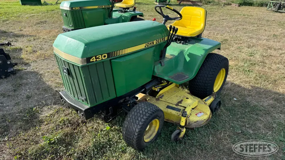 1985 John Deere 430 Lawn Tractor