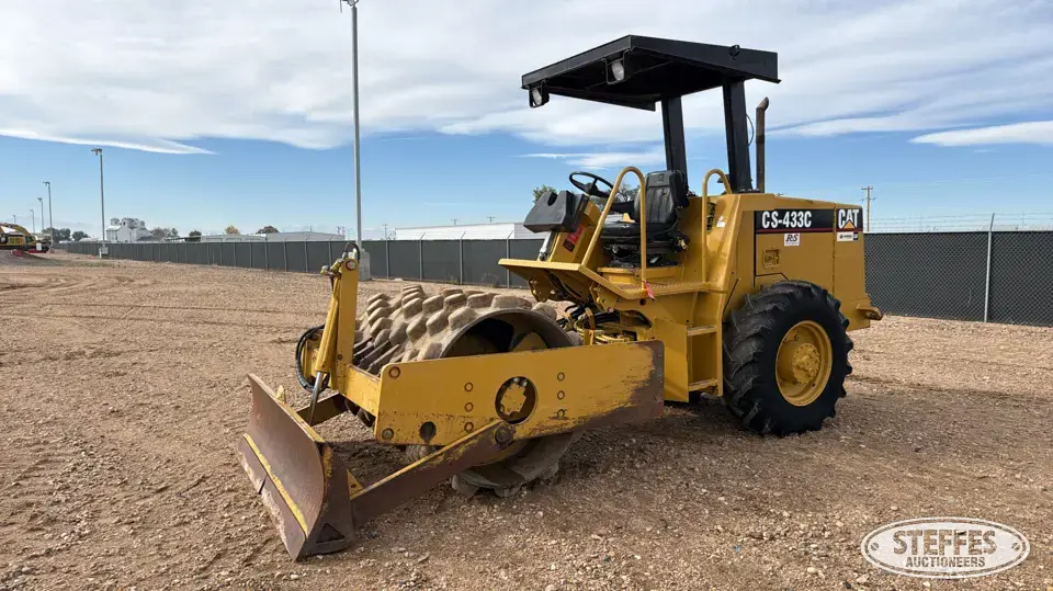 2001 CAT CP-433C Self-Propelled Padfoot Compactor