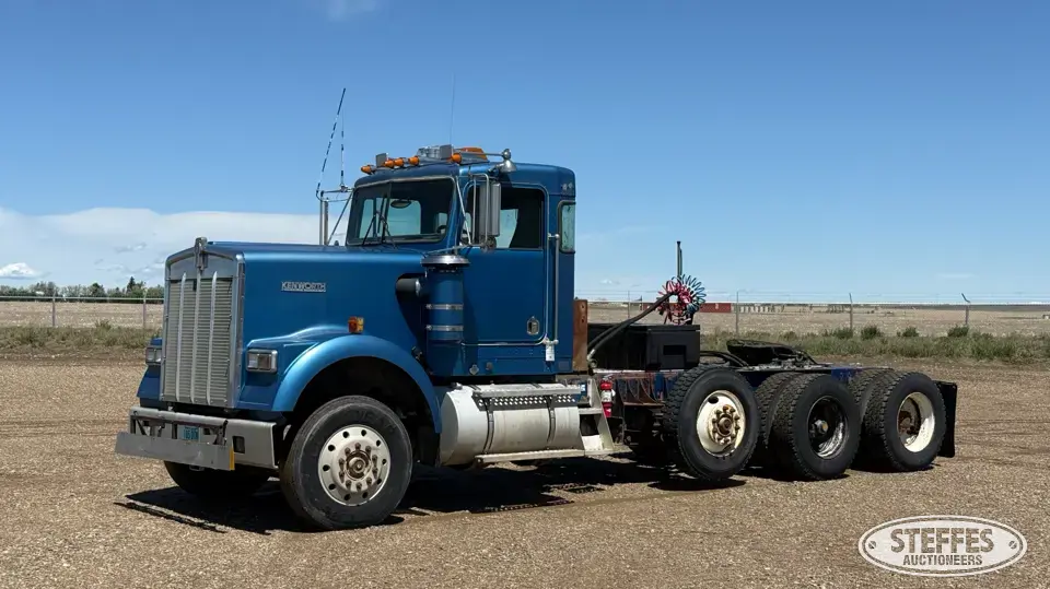 1995 Kenworth W900B2 Conventional Truck without Sleeper