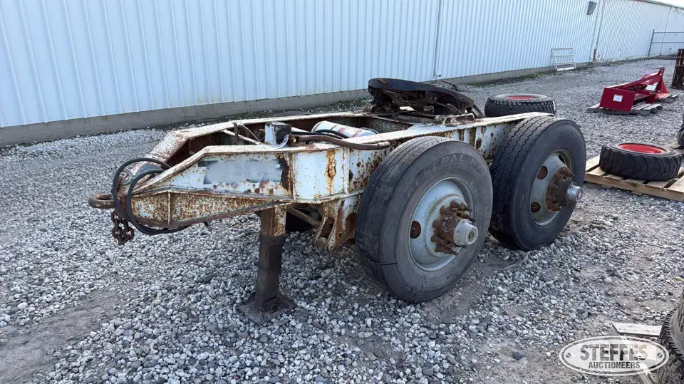 Semi trailer dolly