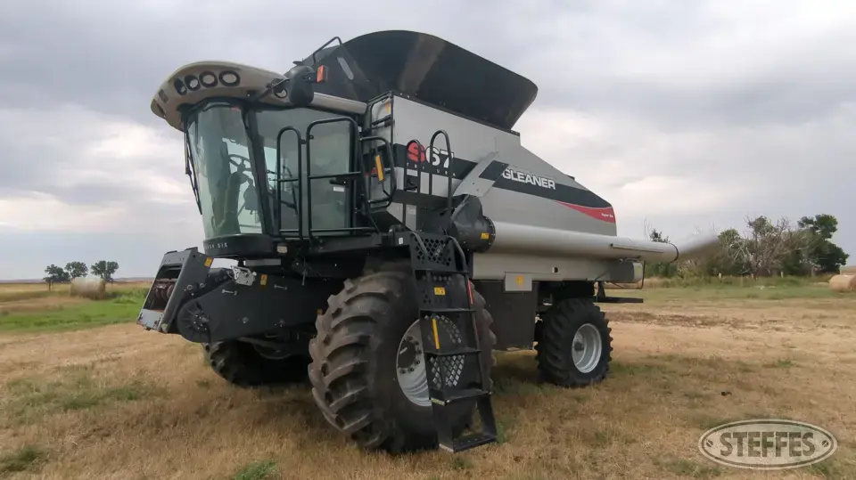 2011 Gleaner S67 Super Six Combine