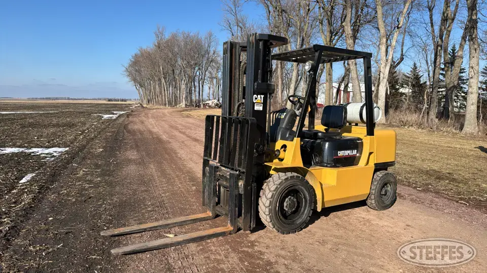 2001 CAT GP30K Warehouse Forklift
