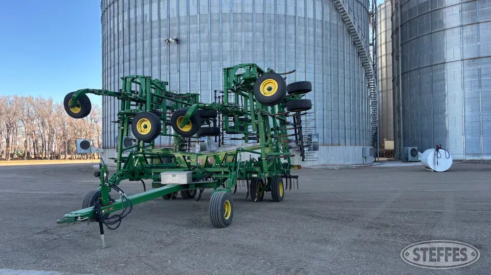 John Deere 2430 Chisel Plow