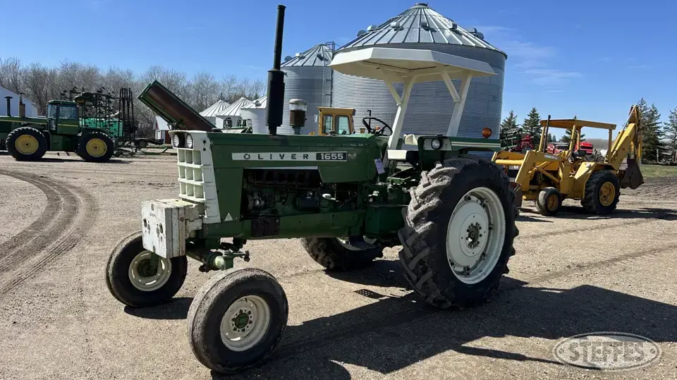1972 Oliver 1655 2WD Tractor
