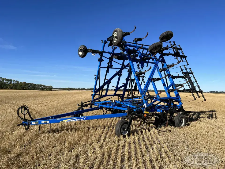 2011 New Holland ST830 Chisel Plow