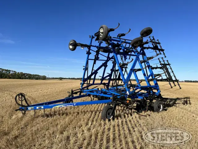 2011 New Holland ST830