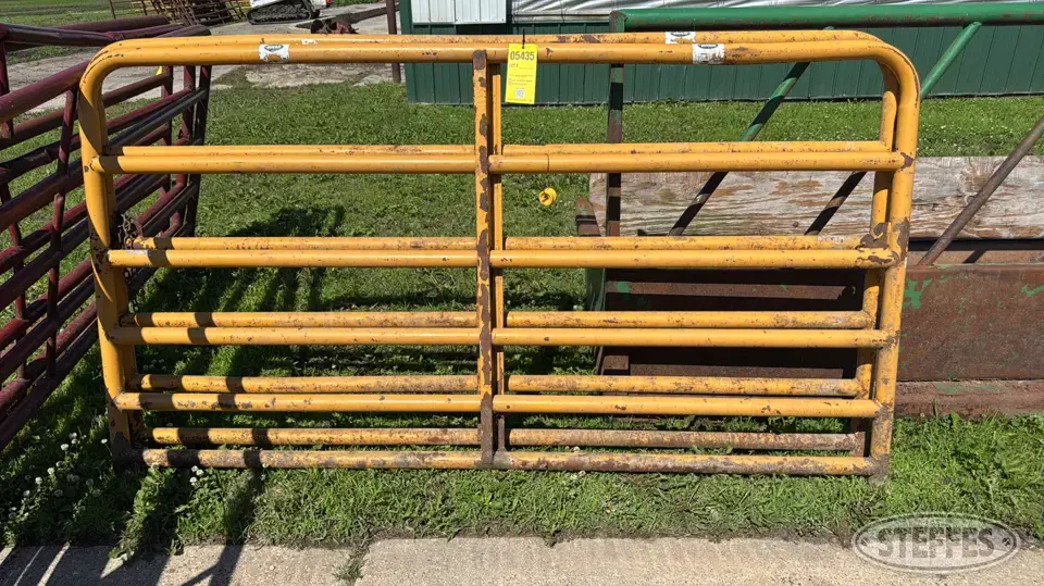 (2) Sioux gates Livestock Handling
