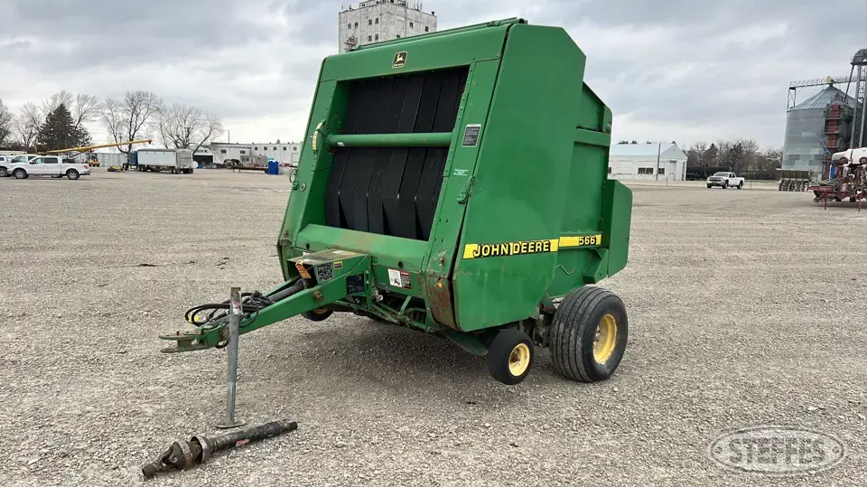 2000 John Deere 566 Round Baler