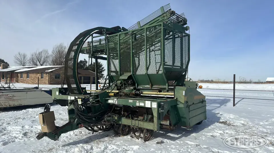 Art's Way BE6904BL Sugarbeet Harvester