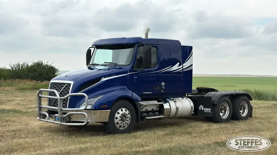 2019 Volvo VNL Conventional Truck with Sleeper