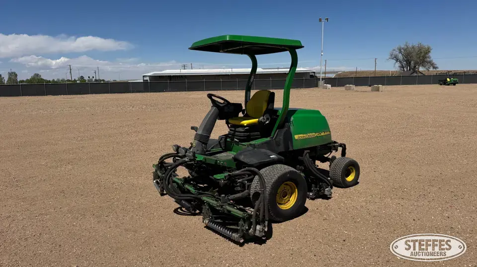 2014 John Deere 8700 Lawn Tractor