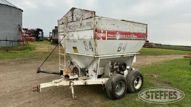 Tyler pull-type tandem axle dry spreader