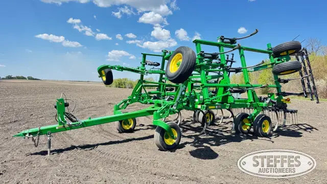 2015 John Deere 2410