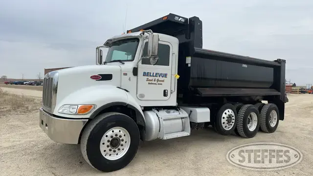 2019 Peterbilt 348