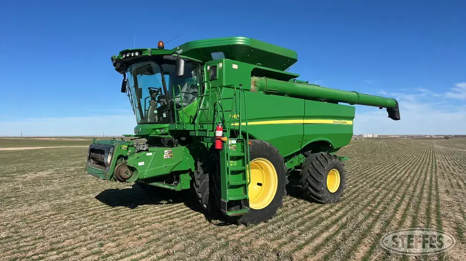 2013 John Deere S670 Combine