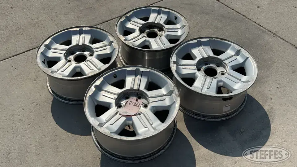 (4) 18'' Chevrolet wheels Truck-Trailer Part