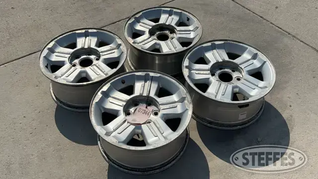 (4) 18'' Chevrolet wheels