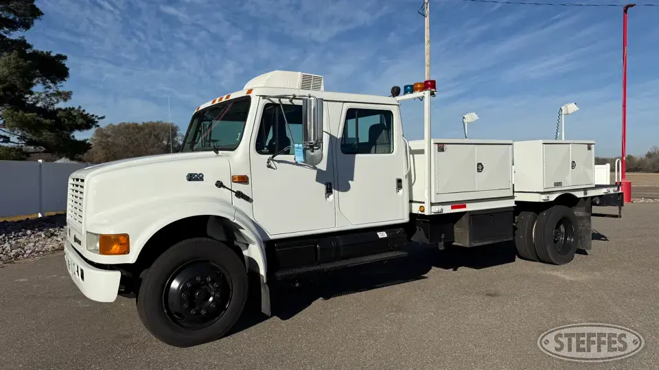 2001 International 4700 Flatbed Truck
