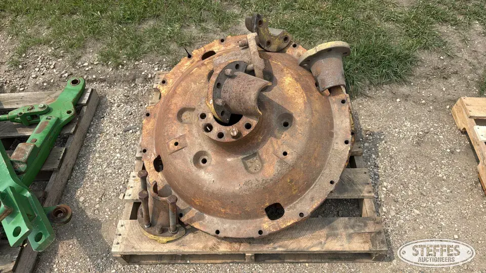 (2) Rear wheel center disk Tractor Part