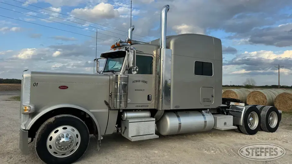 2010 Peterbilt 389 Conventional Truck with Sleeper