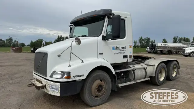 2000 Volvo VNM