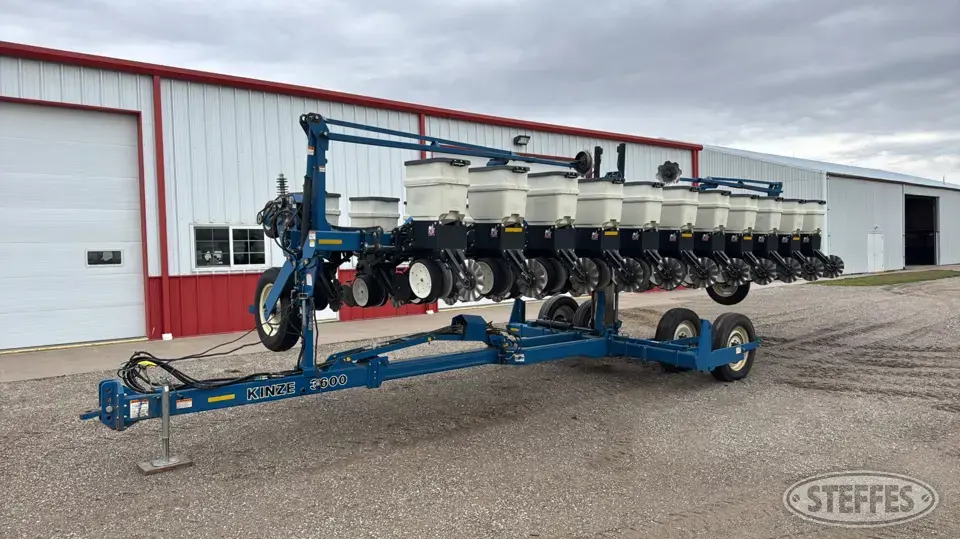 2005 Kinze 3600 12 or More Row Planter