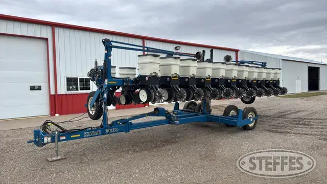 2005 Kinze 3600