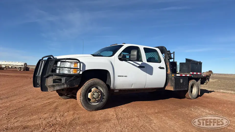 2011 Chevrolet Silverado 3500HD Flatbed Truck