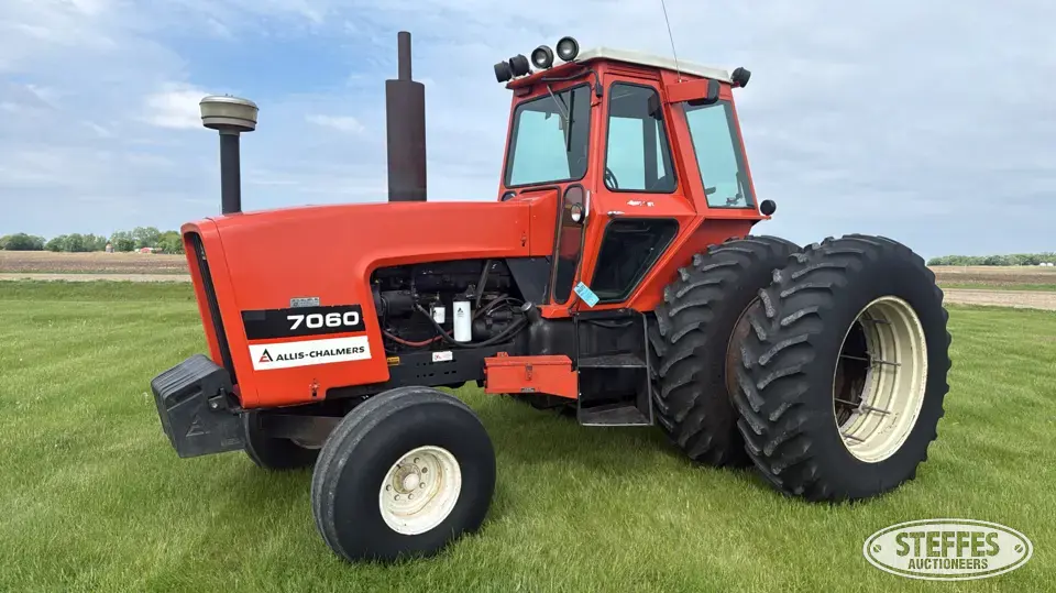 1981 Allis-Chalmers 7060 2WD Tractor