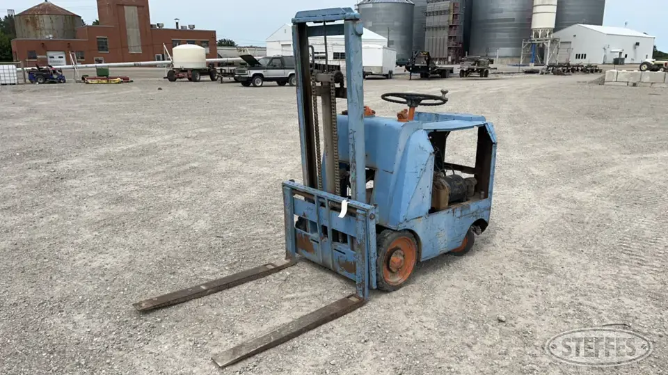 Towmotor LT35 Warehouse Forklift
