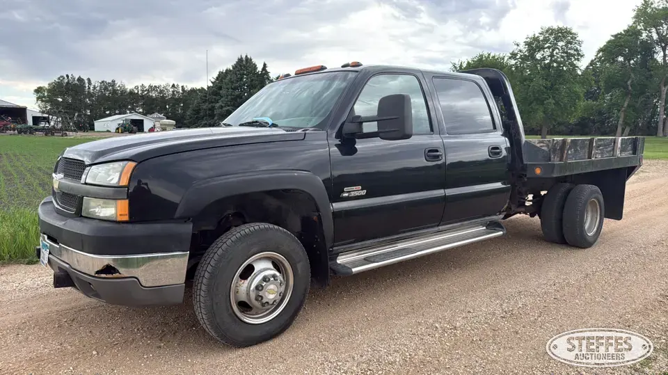 2004 Chevrolet Silverado 3500 Flatbed Truck