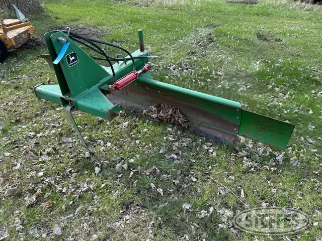 John Deere 65