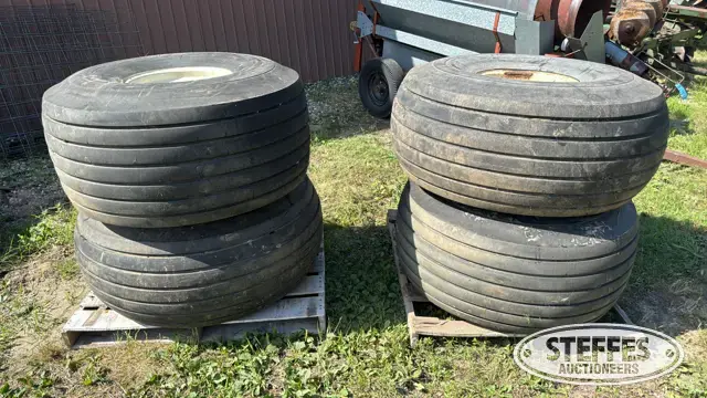 (4) 21.5L-16.1 tires