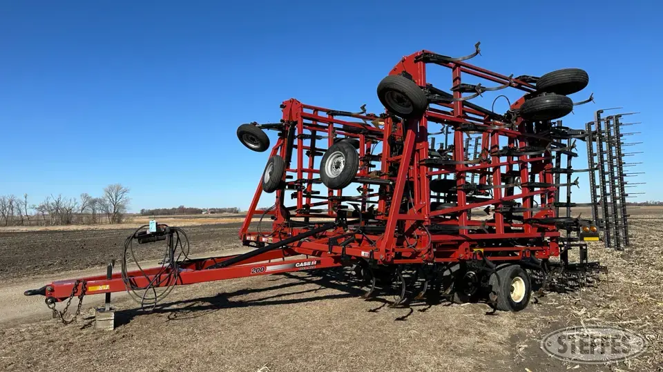 Case IH Tiger-Mate 200 Field Cultivator