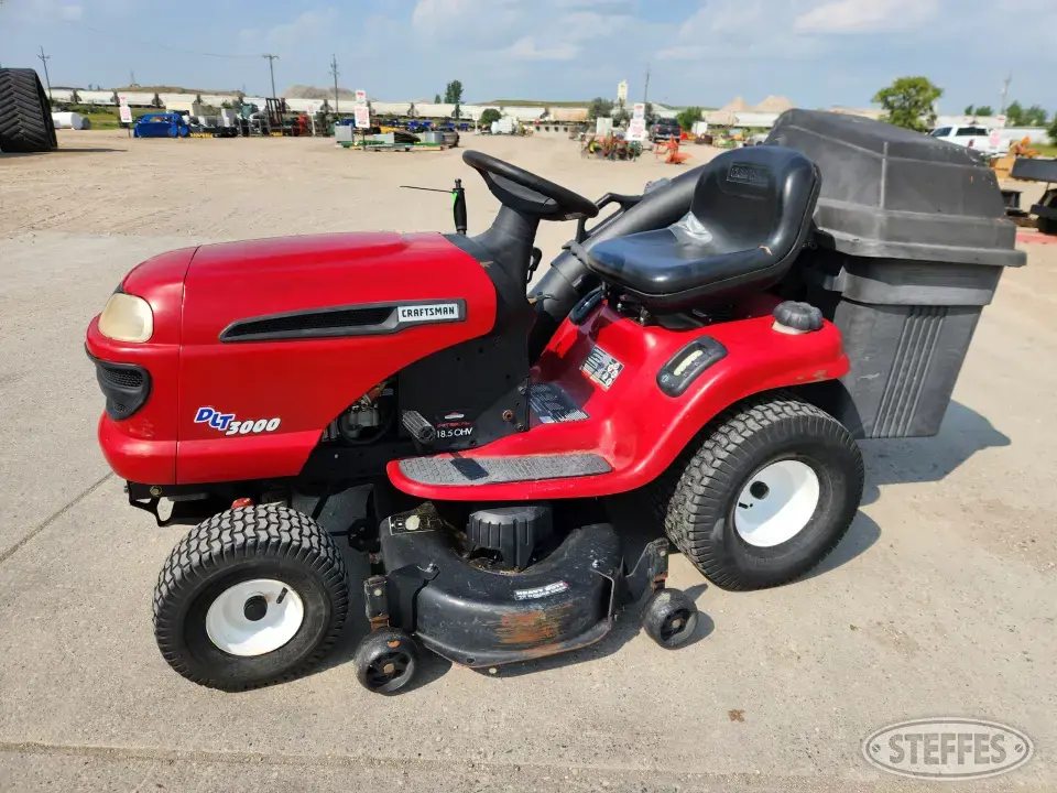 Craftsman DLT 3000 Lawn Tractor