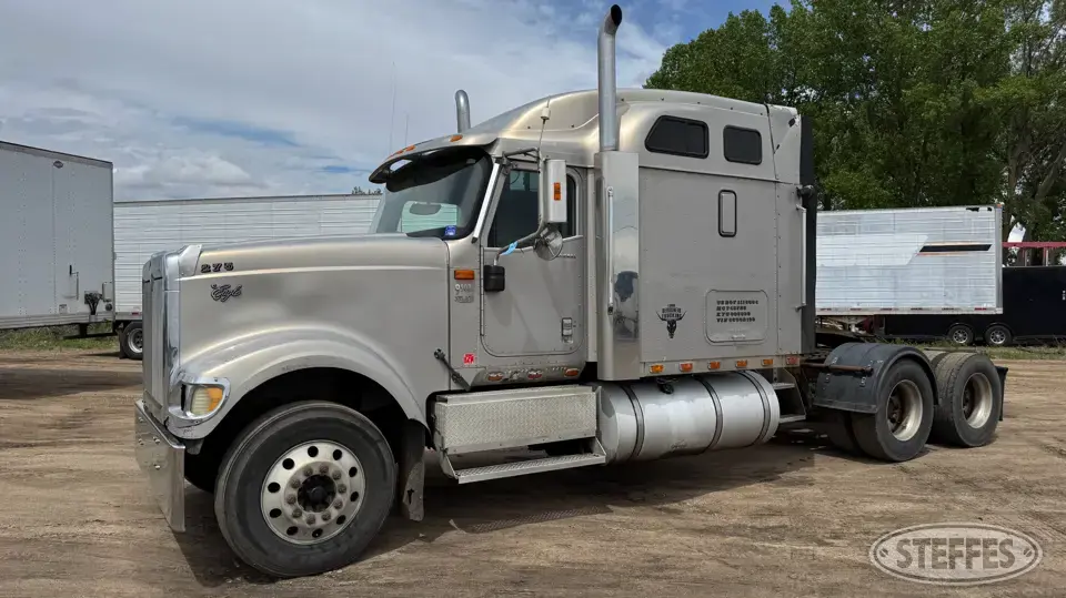 2005 International 9900i Eagle Conventional Truck with Sleeper
