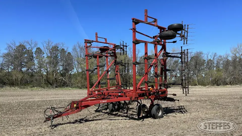 Case IH 5800 Chisel Plow
