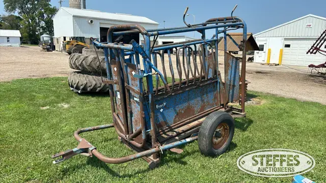 Priefert squeeze chute