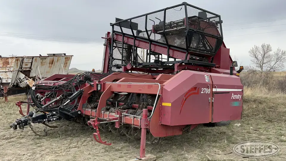 2011 Amity 2700 Sugarbeet Harvester