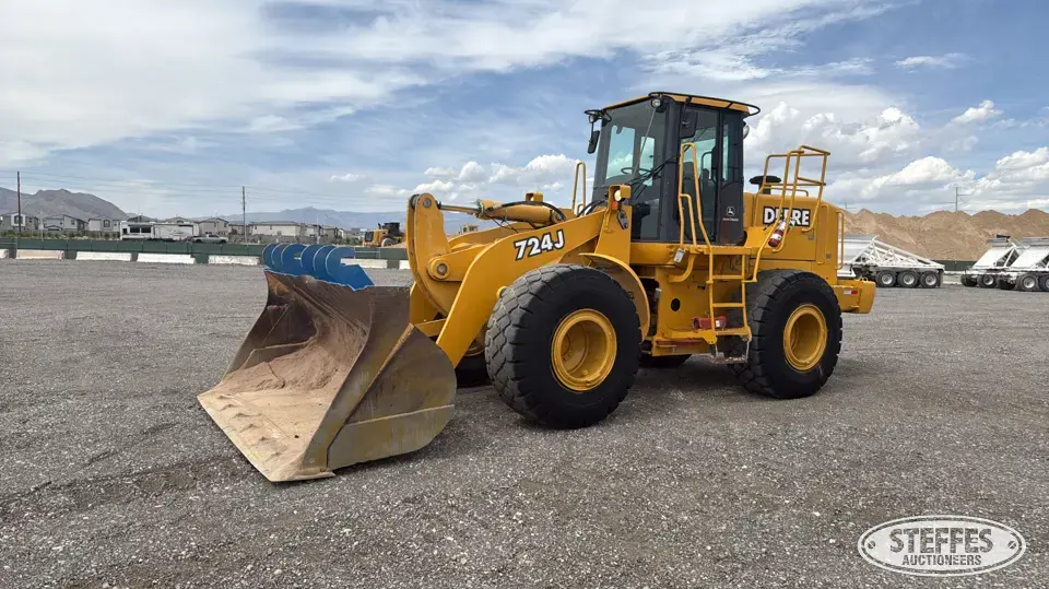 2003 Deere 724J Wheel Loader