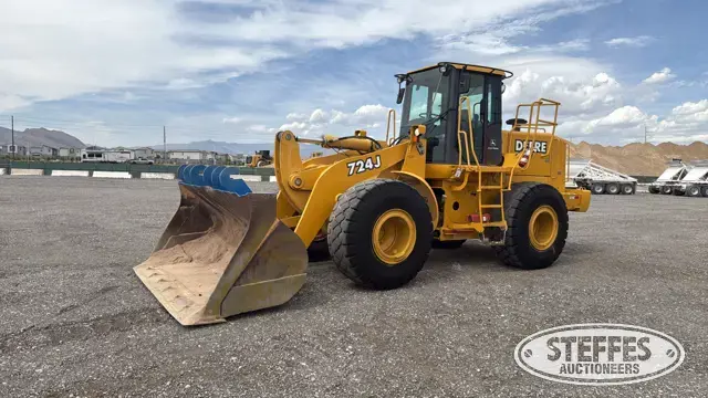 2003 Deere 724J