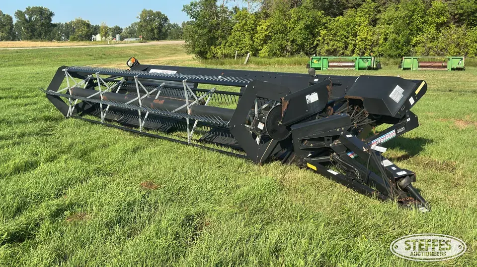 2002 MacDon 3020 Pull-Type Swather