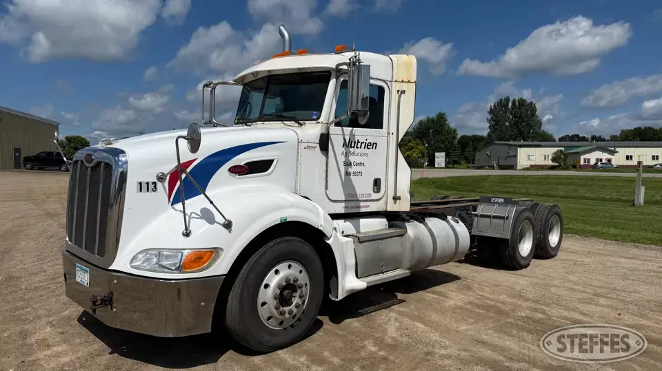 2007 Peterbilt 386 Cab and Chassis Truck